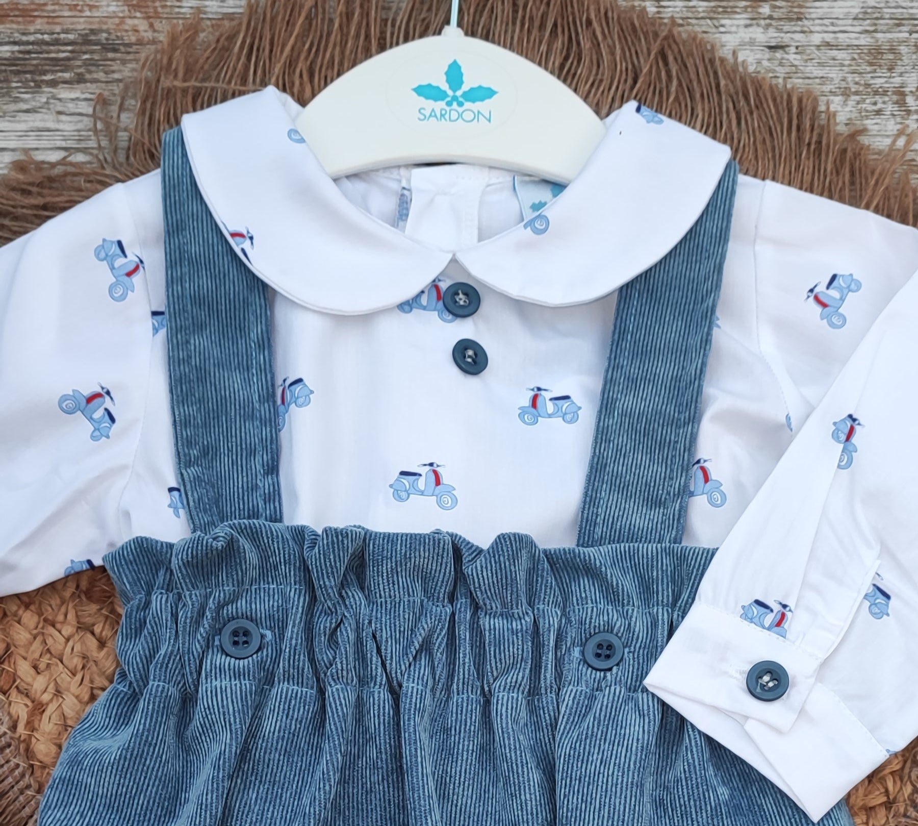 Conjunto tirolés vespas