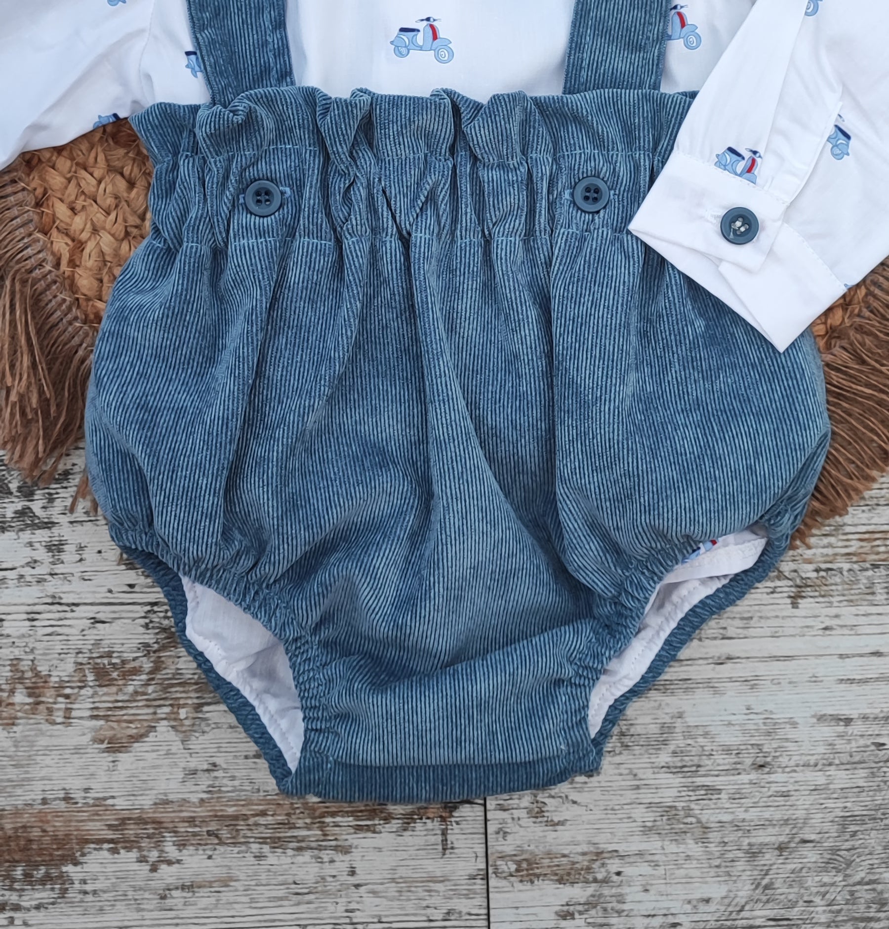 Conjunto tirolés vespas