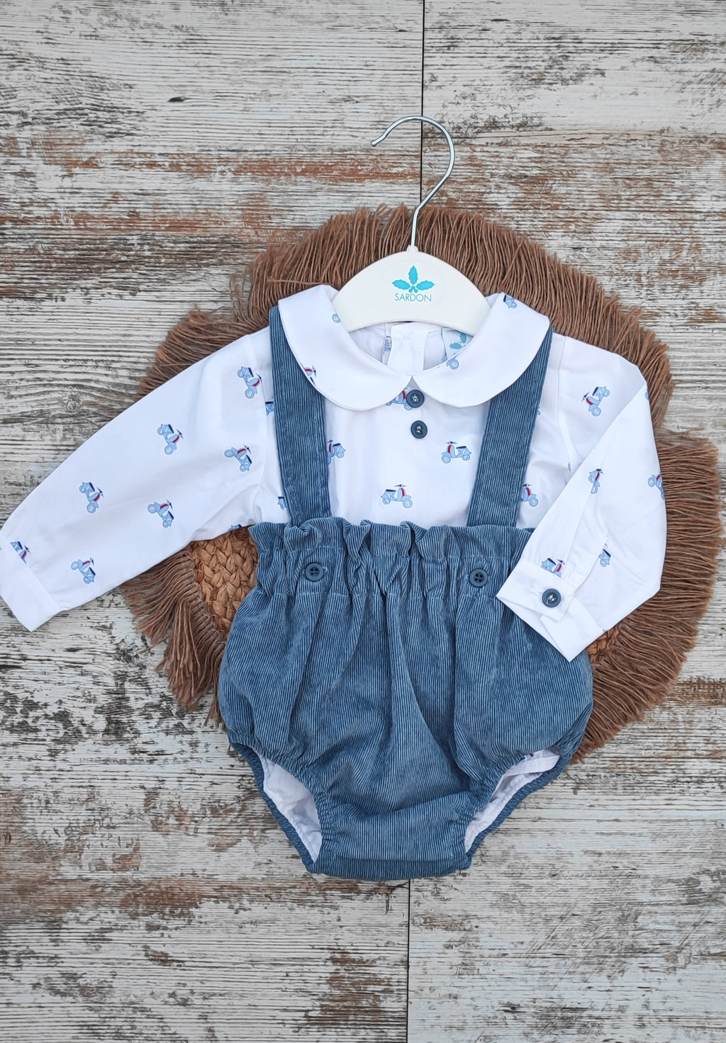 Conjunto tirolés vespas