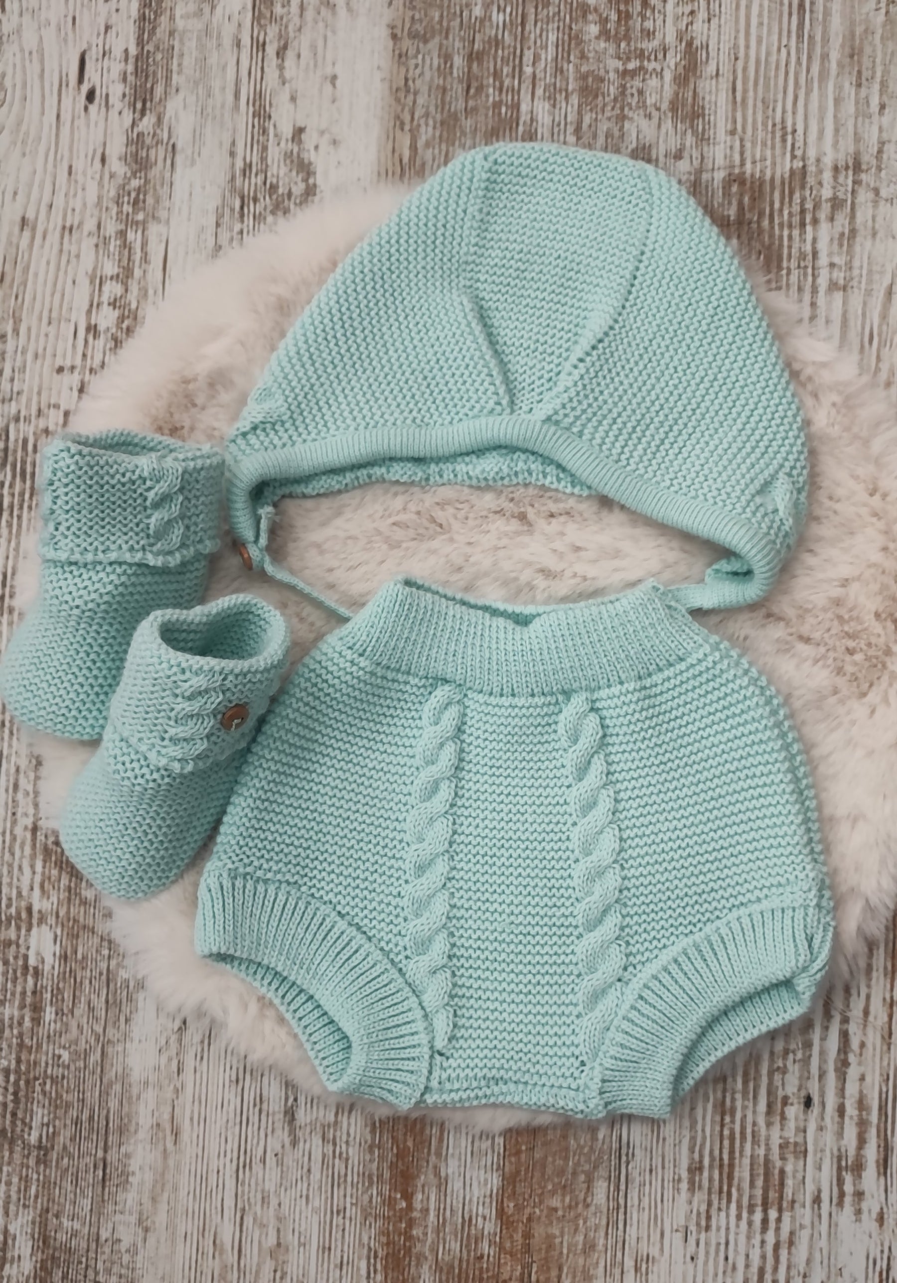 Conjunto pololo, capota y botitas.