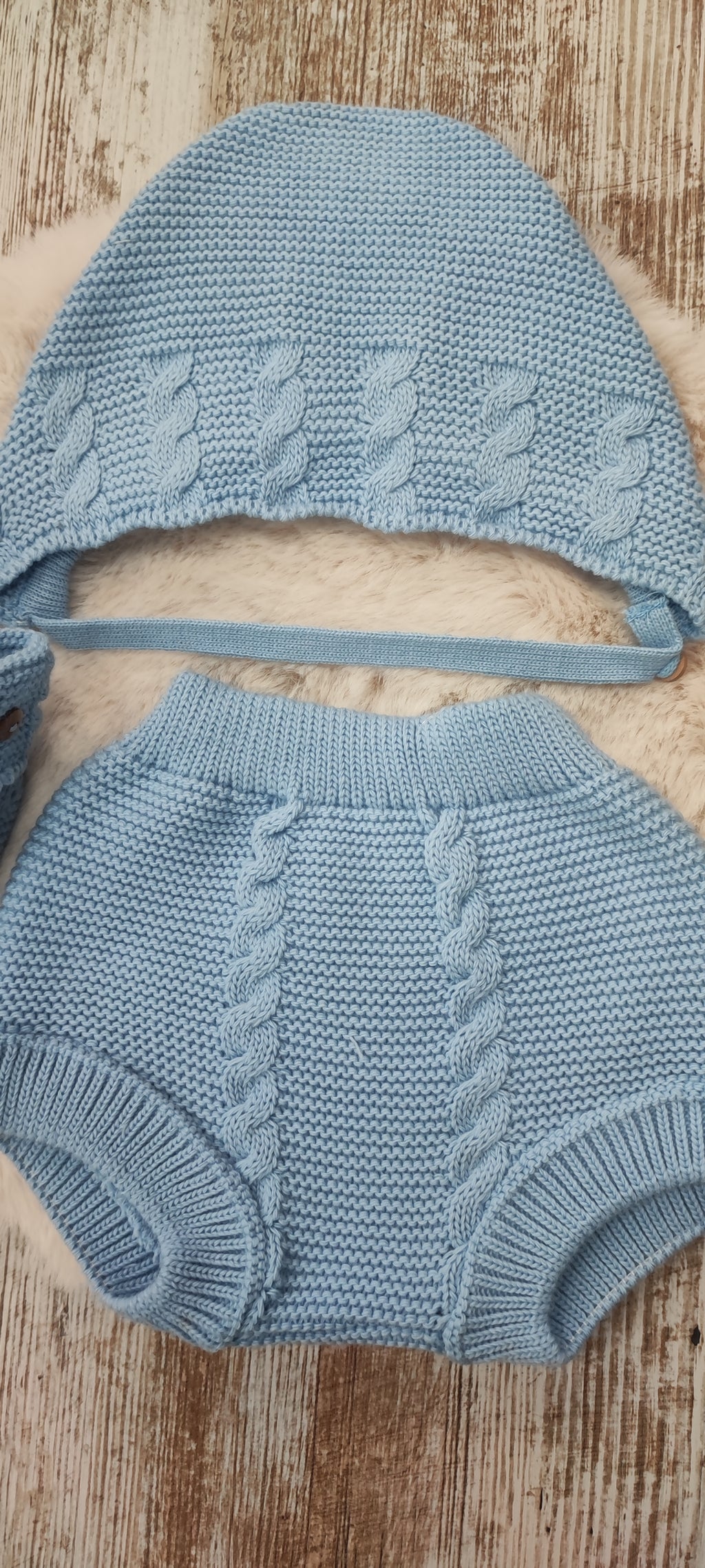 Conjunto pololo, capota y botitas.