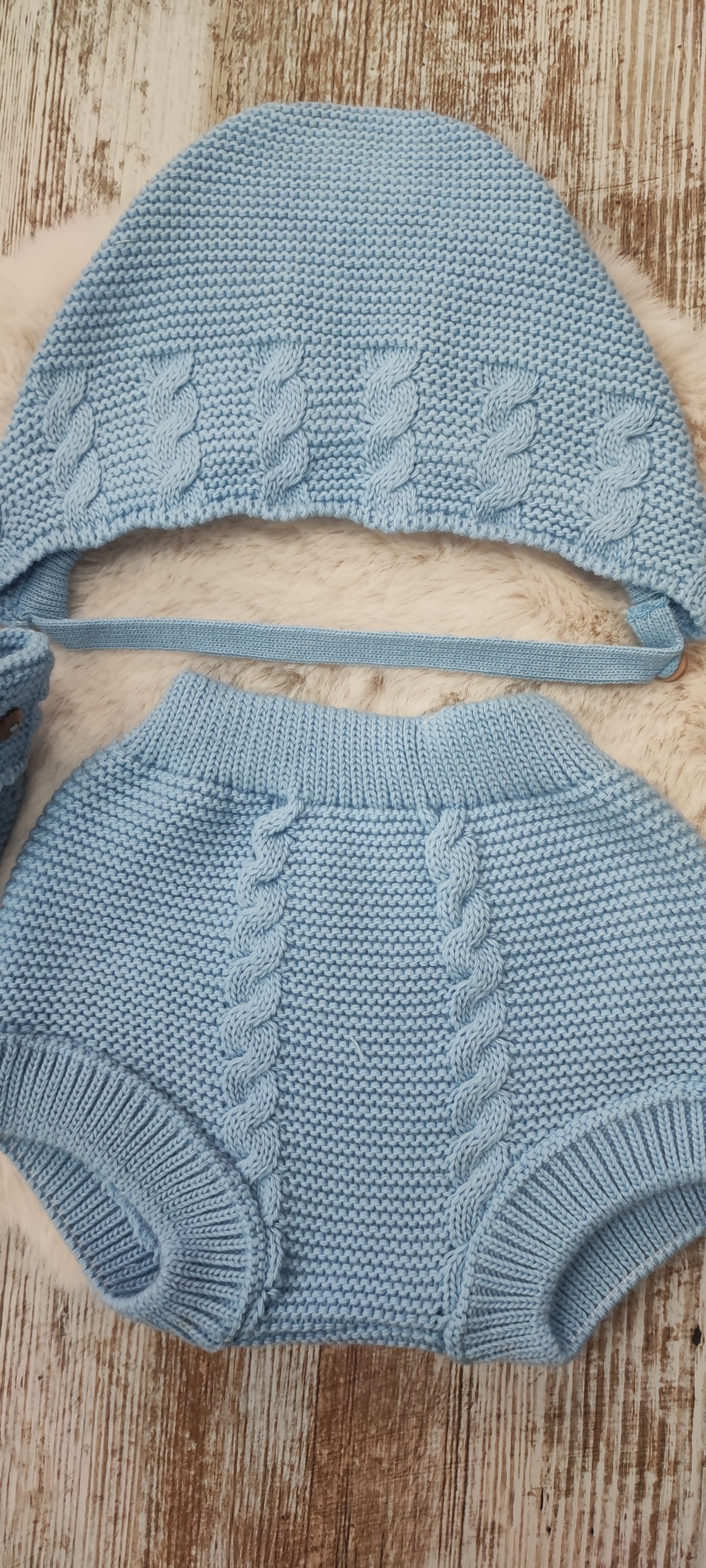 Conjunto pololo, capota y botitas.